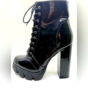 Black Patent Platform Lace-Up Boots – Size 8 – Bold & Edgy! 🖤🔥